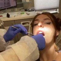 환자 뺨 때리는 치과의사