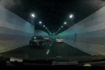 터널 보복운전 사고.gif