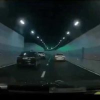 터널 보복운전 사고.gif