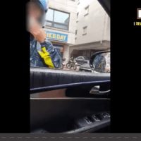 인간이길 포기한 배달 오토바이 vs 보살 블박차주.gif