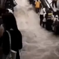중국의 지하철 인공폭포