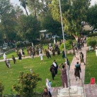 자칭 탈레반 대변인: 군대에 카불로 진입하지 말라고 지시