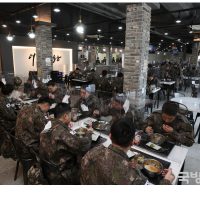 요즘 육군아미타이거 식당수준.jpg
