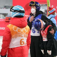 스키점프 실격당해 울고 있는 일본 선수