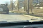 (SOUND)드라이브 스루로 장갑차에 화염병을 던지는 우크라이나 시민들