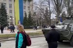 (SOUND)이동중인 러시아 장갑차에 올라탄 우크라인. gif
