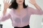 핑크 시스루 셔츠 입은 김갑주