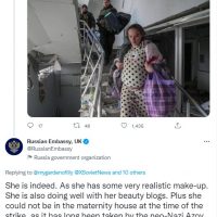 대피하는 우크라이나 임산부 조롱하는 러시아 대사관 공식 트위터.jpg