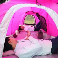 일본의 손만잡고 자는 텐트 .jpg