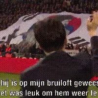 박지성 PSV 은퇴 당시 구장 모습.gif