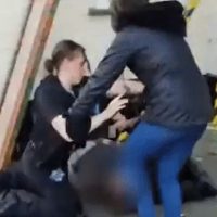 15세 여학생 경찰 과잉진압 논란