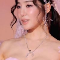 핑크 두른 소녀시대 티파니