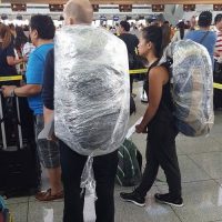 필리핀 공항 이용객들이 가방을 과하게 밀봉하는 충격적인 이유.JPG