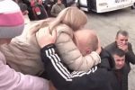 군사 동원령으로 가족들과 작별하는 러시아 남자들