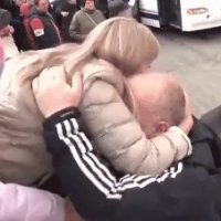 군사 동원령으로 가족들과 작별하는 러시아 남자들