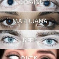 여러 종류의 마약을 한 여성의 눈
