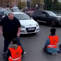 (SOUND)프랑스에서 거리 시위자를 대하는 방법