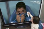 [사진] 수아레즈 눈물 대신 닦아주는 일본 아이 ㅋㅋㅋㅋㅋ