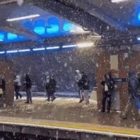런던 지하철 역에서 발생한 패싸움