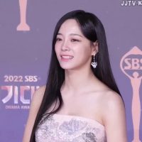 [배우] 레드카펫 오프숄더 드레스 핏 김세정