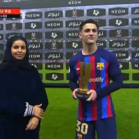 [레알 v 바르샤] 경기 MVP 수상받는 가비