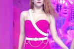 [우주소녀] 핑크 오프숄더 슴골 우주소녀 엑시