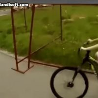 자전거 탈때 치마 입지마세요