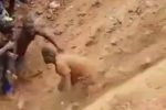 (SOUND) 콩고의 무너진 코발트 광산에서 인부를 구출하는 영상(56초)