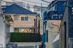 협소한 주택가에 자리잡은 일본 협소주택