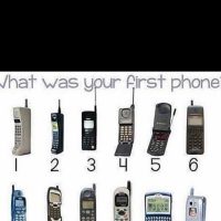 당신의 첫 휴대폰은?