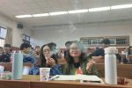 강의실에서 담배피는 중국 대학생들 .jpg