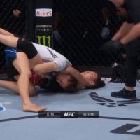 방금전 UFC에서 반칙으로 패한 한국 여성부 선수 장면.GIF