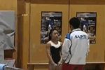 일본에서 난리 난 체조 - 여자 선수와 남자 코치