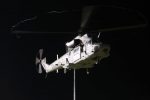 (기사)실종됐다 발견된 해병대원 태우고 이륙하는 헬기