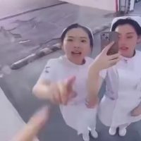 (SOUND)거울로 장난치는 간호사 누나들