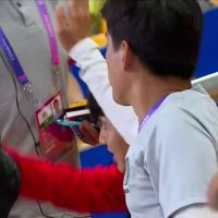 (SOUND)[태국 vs 대한민국] 관중석에서 경기 지켜보고 있는 이강인 하이파이브 ㅋㅋㅋㅋㅋ