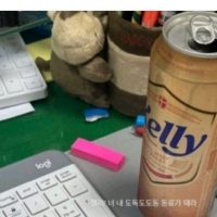 “목 말라 맥주 한캔”…휴일근무 중 ‘인증샷’ 올린 여성 공무원