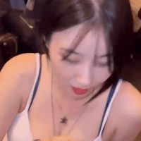 쏘주 먹다 흘리는 누나.gif