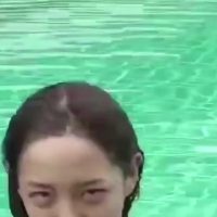 검은 비키니 입고 수영하는 김세정 바스트과 - 클린캠