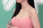 [권은비] 권은비 레드 카펫 분홍 드레스 자태