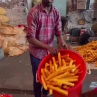 (SOUND)위생모 쓰고 일하는 인도 과자 공장