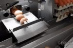 자동으로 달걀 까는 기계