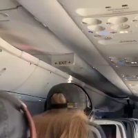(SOUND)비행기 안 여자들의 기싸움