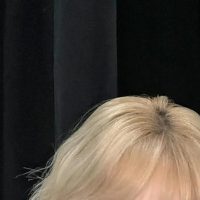 핑크색꽃 달린 튜브탑+초미니 엉덩이 흔드는 르세라핌 김채원