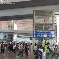 (SOUND)뉴진스 쫓아가는 베이징 공항 인파 ㄷㄷ