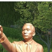 대구 이어 경북에도 10m 동상 세운다