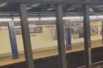 뉴욕 지하철 선로에 누가 장난으로 자전거 던져놓음